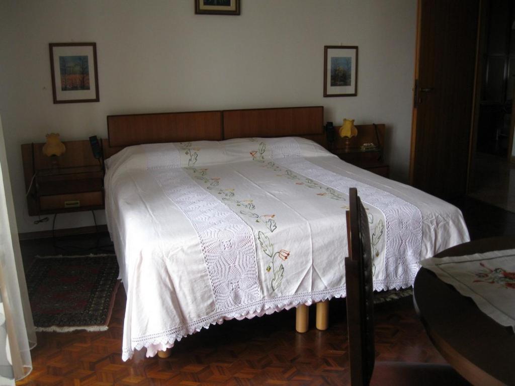 לינה וארוחת בוקר Malnate La Casa Dei Pini מראה חיצוני תמונה