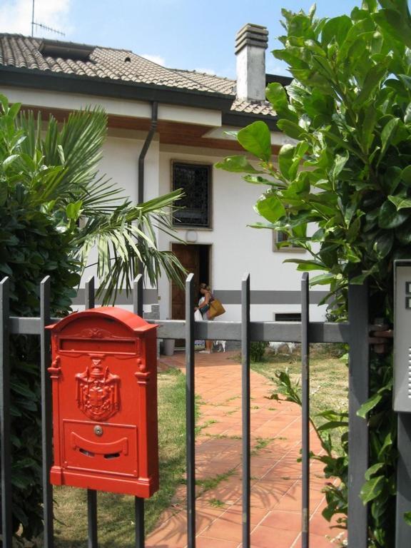 לינה וארוחת בוקר Malnate La Casa Dei Pini מראה חיצוני תמונה