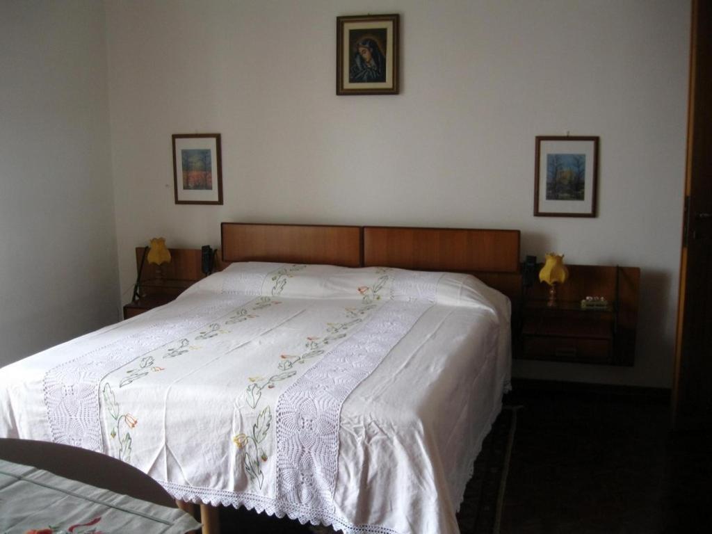 לינה וארוחת בוקר Malnate La Casa Dei Pini מראה חיצוני תמונה